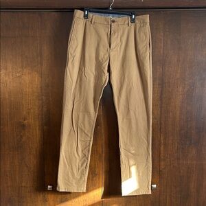 Men’s khaki pants